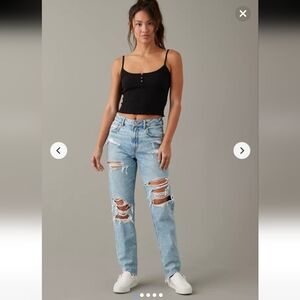 American Eagle Women's Strigid Ripped Mom Light Wash Jean Size 4